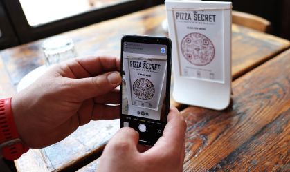 Alerj aprova lei que exige cardápio impresso e proíbe uso exclusivo do QR Code