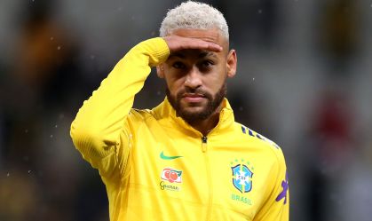 Neymar antes do jogo entre Brasil e Colômbia pelas Eliminatórias Sul-americanas para a Copa do Catar