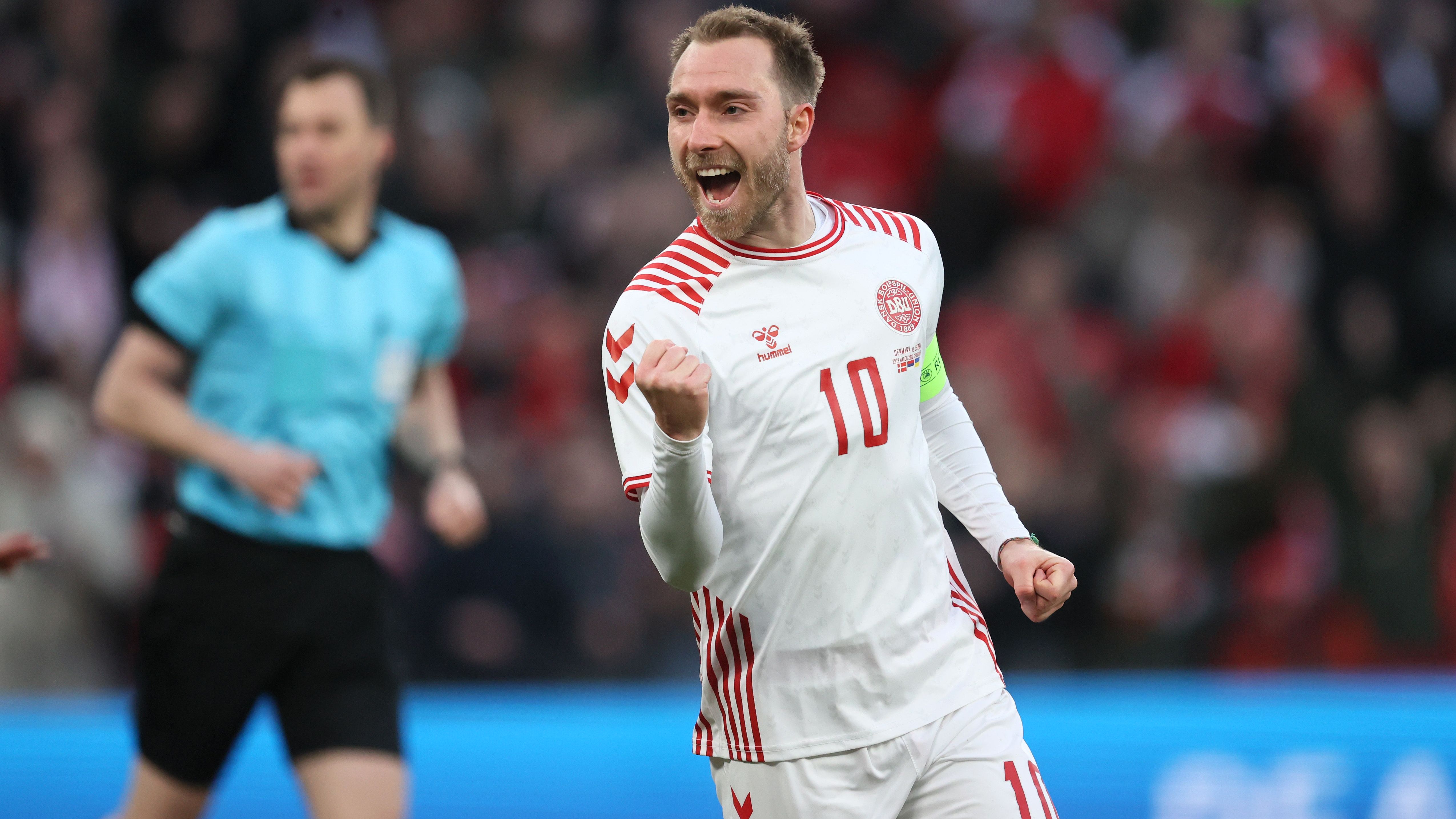 Christian Eriksen em amistoso da Dinamarca contra a Sérvia / Photo by Martin Rose/Getty Images