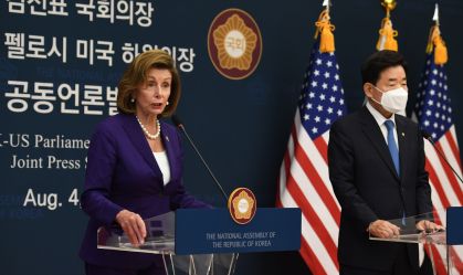 Pelosi defende desnuclearização da Coreia do Norte e planeja visitar fronteira coreana