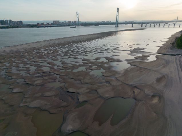 Vista aérea da seção de Jiujiang do rio Yangtze em 13 de agosto de 2022 em Jiujiang, / VCG via Getty Images