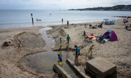 Praias do Reino Unido ficam inapropriadas para uso com despejo de esgoto