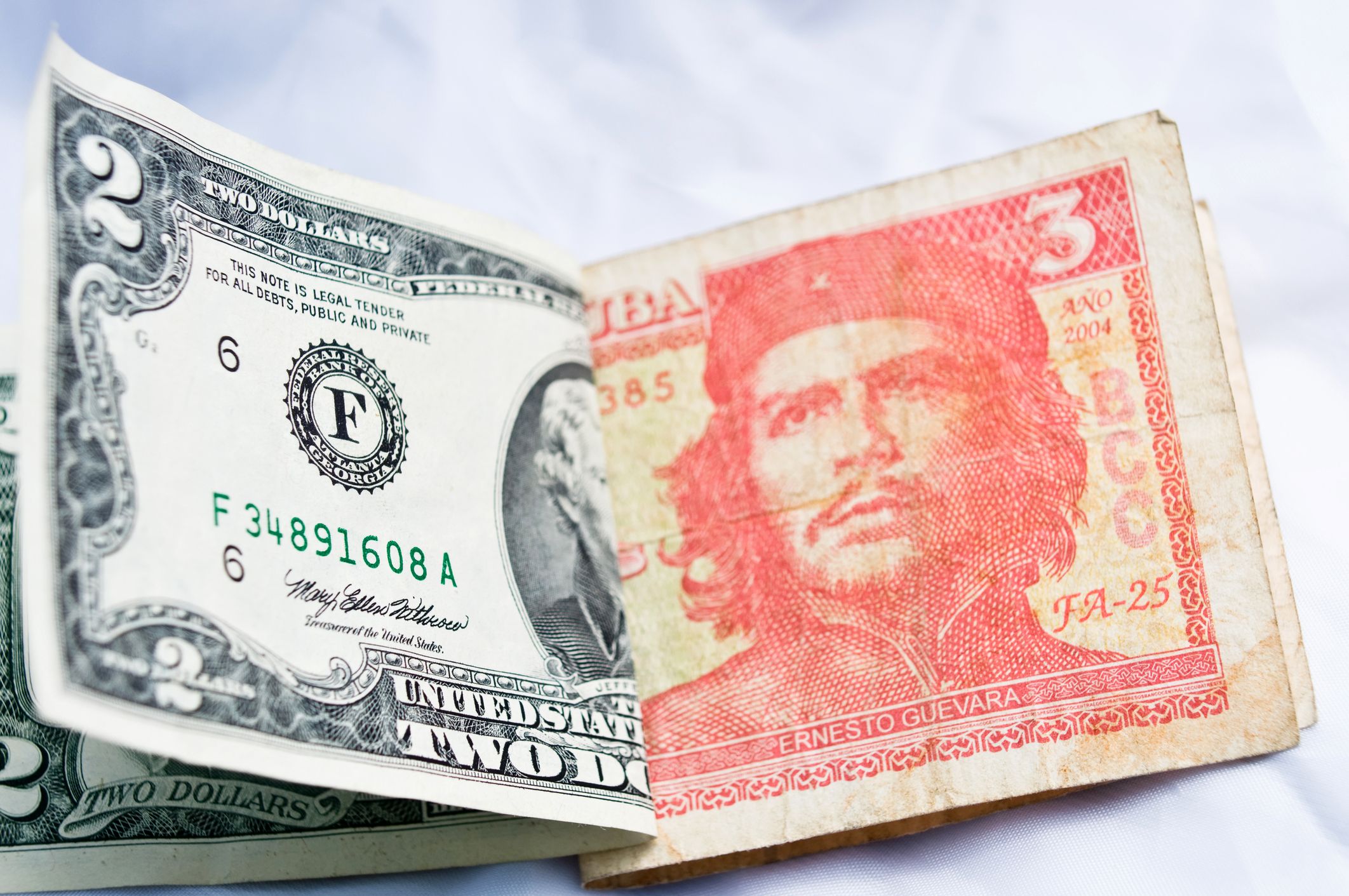Dólar e peso cubano