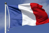 Agentes de segurança atiram em homem que pintava suásticas em Paris