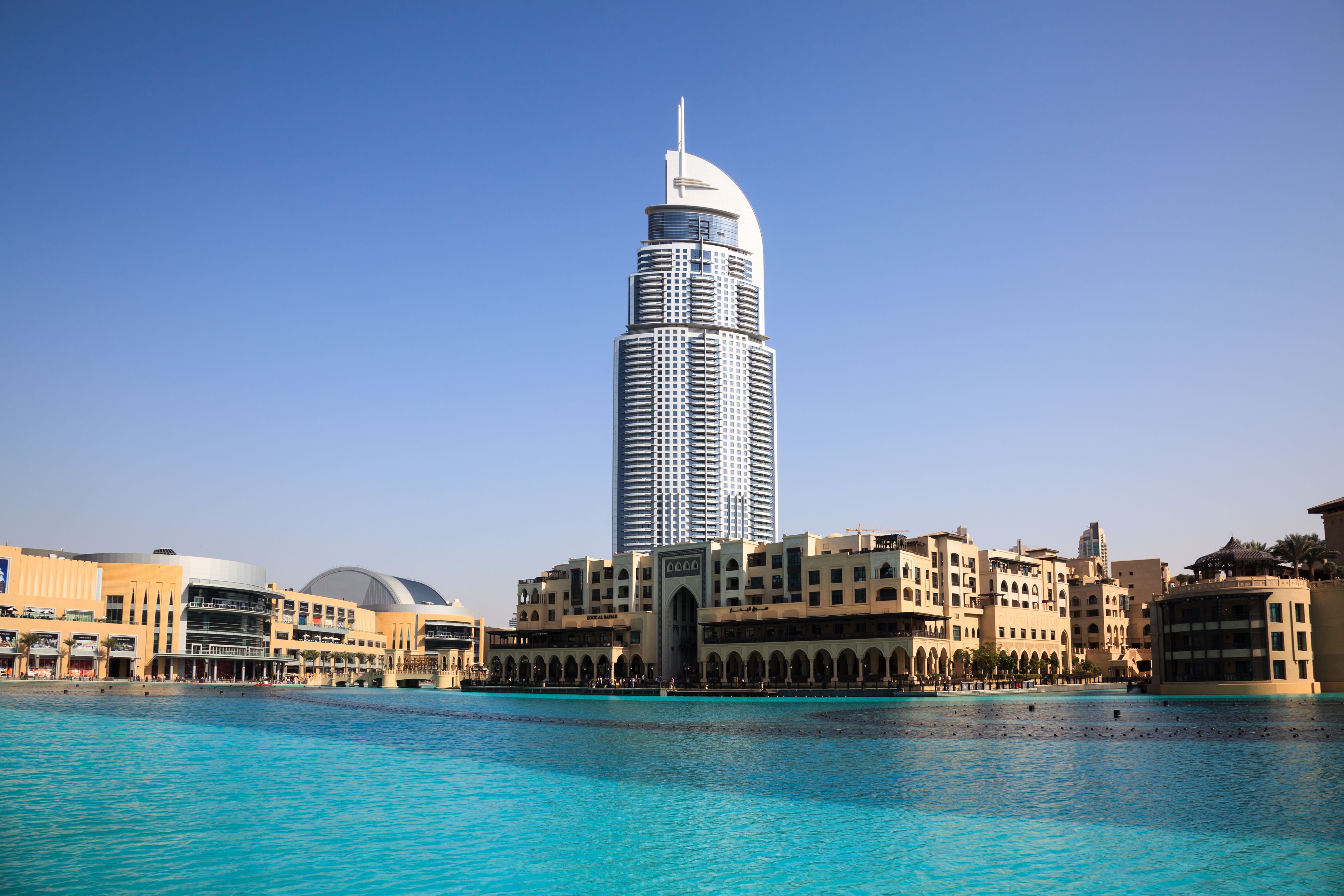 As Torres Al Bahar de Abu Dhabi usam um sistema dinâmico de proteção solar para manter o prédio fresco. • Getty Images