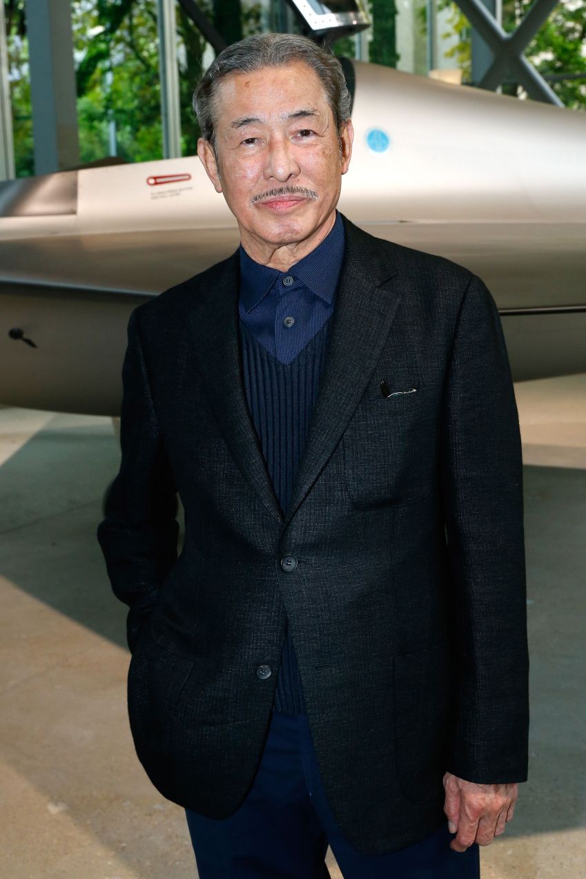 Issey Miyake participa de evento filantrópico em Paris, em 2014. / Bertrand Rindoff Petroff/Getty Images