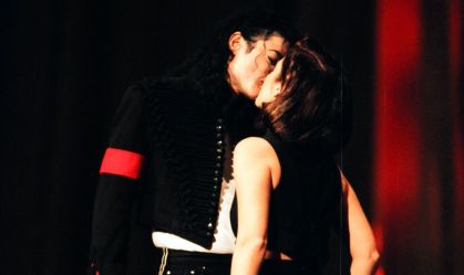 Filha de Elvis diz que Michael Jackson era virgem antes de se relacionarem