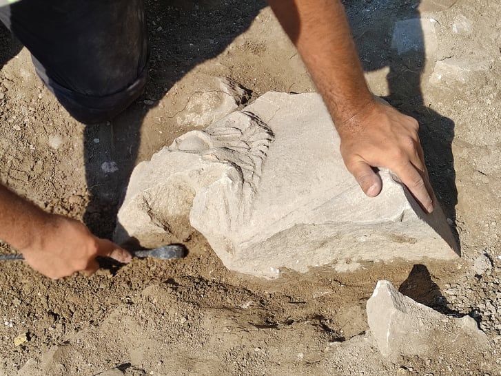 Um dos gotejadores do telhado encontrados no sítio arqueológico / Marco Giglio/Università di Napoli L'Orientale