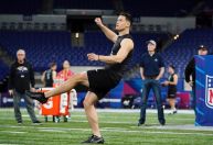 Jogador da NFL é demitido do Buffalo Bills após acusação de estupro coletivo