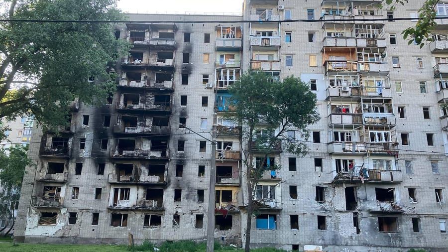 Prédios danificados em meio a guerra na Ucrânia / Visit Ukraine / Divulgação