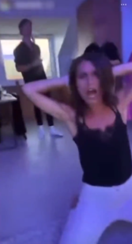 Print de vídeo que circulou nas redes sociais da primeira-ministra da Finlândia, Sanna Marin, de 36 anos, em uma festa privada / Reprodução/Redes Sociais