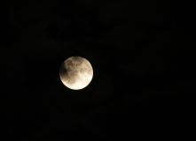 Superlua de Esturjão é vista de Nova York, nos Estados Unidos, nesta quinta-feira (11)