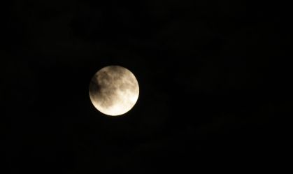 Superlua de Esturjão é vista de Nova York, nos Estados Unidos, nesta quinta-feira (11)