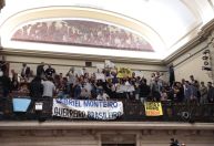 Sessão que pode cassar Gabriel Monteiro começa com casa cheia, torcidas e vaias