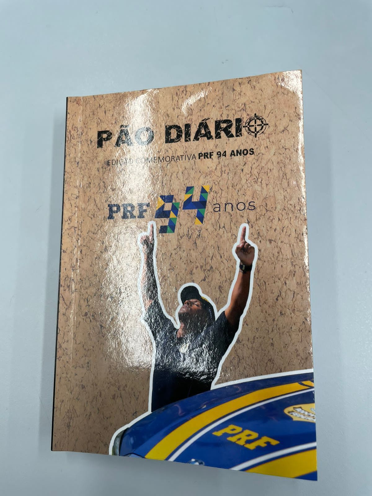 Cartilha religiosa distribuída a servidores da PRF