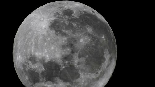 Chamada de Superlua Esturjão, o fenômeno iluminará o céu por três noites, de acordo com a Nasa