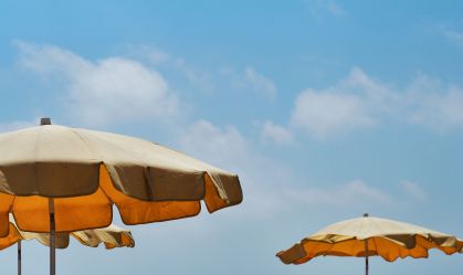 Mulher morre após ser atingida por guarda-sol em praia da Carolina do Sul