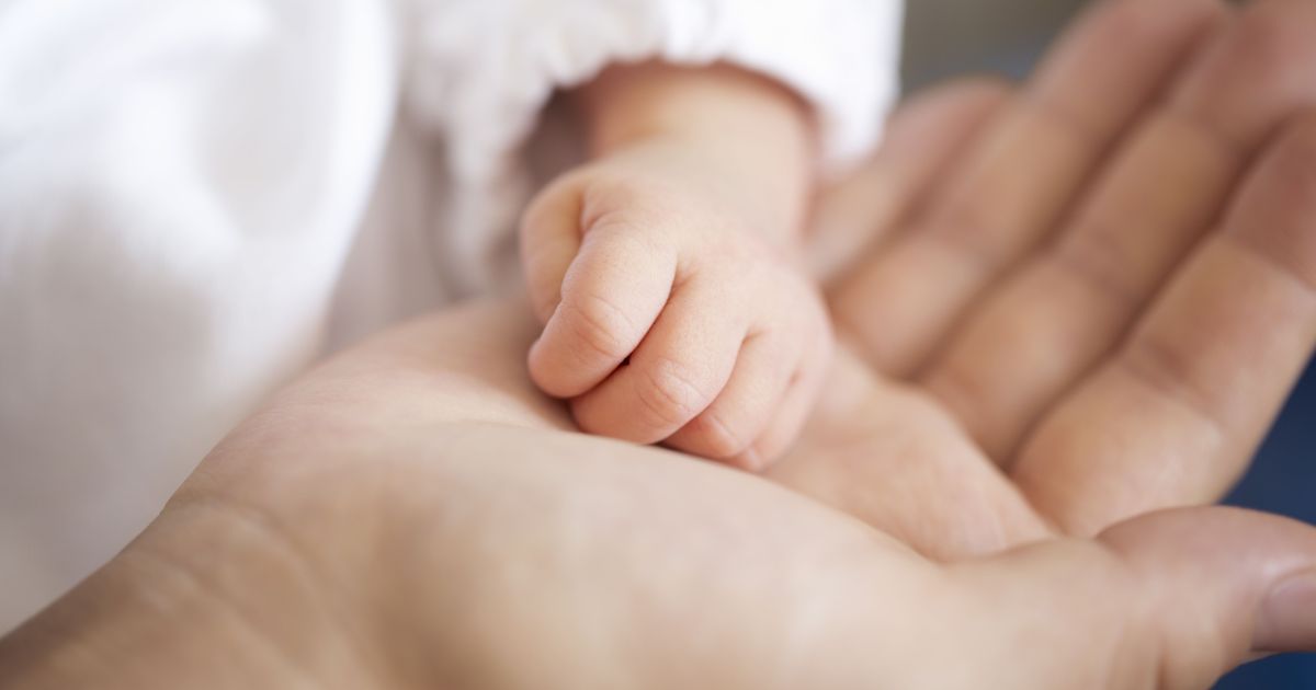 Do choro ao consolo: o que mudou nos cuidados com bebês ao longo dos anos