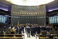 Partidos do centrão lançam mais candidatos à Câmara do que os de esquerda