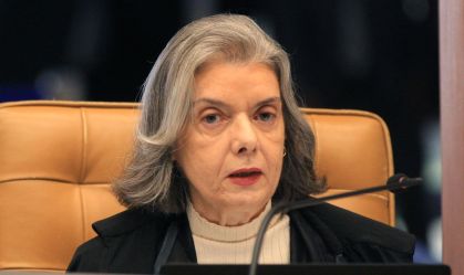 Cármen Lúcia manda Twitter excluir postagem de Flávio Bolsonaro que associa Lula a crimes