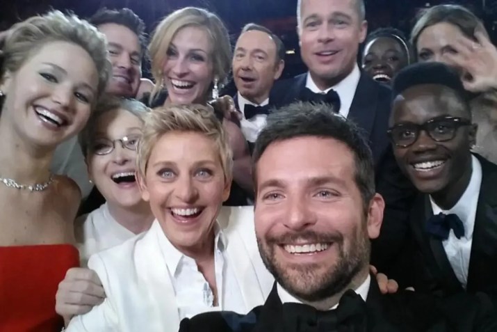 Famosa selfie do Oscar de Ellen Degeneres foi a mais compartilhada da história / Reprodução