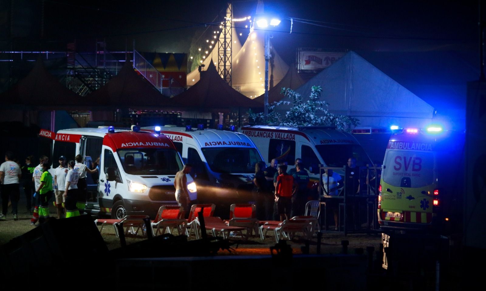 Queda de palco deixou dezenas de feridos em Valência, na Espanha, neste sábado (13)