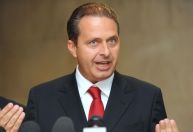 "Um símbolo bom da política brasileira", diz Lula ao tornar Eduardo Campos herói