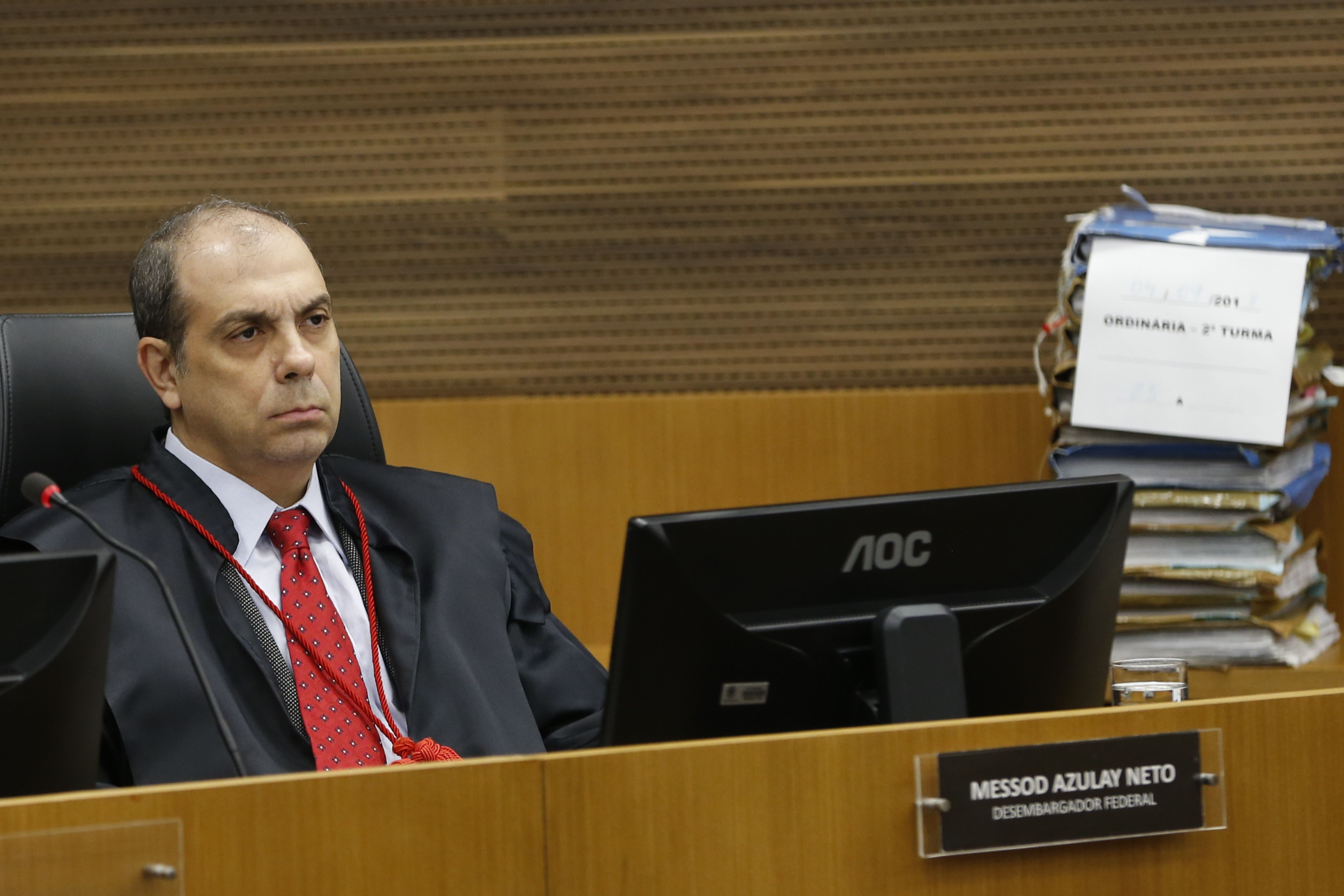 O desembargador Messod Azulay Neto no julgamento de recursos do ex-governador do Rio Anthony Garotinho e do ex-deputado e ex-chefe de polícia Álvaro Lins, condenados por exploração de jogos de azar, pela 2ª Turma Especializada do TRF-2. / Fernando Frazão/Agência Brasil