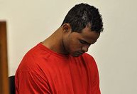 Justiça do RJ concede liberdade condicional ao goleiro Bruno