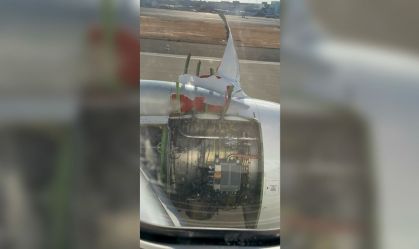 Avião retorna a aeroporto nos EUA após problema na carenagem