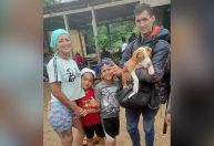 Família venezuelana cruza 10 países com pit bull até chegar em Nova York