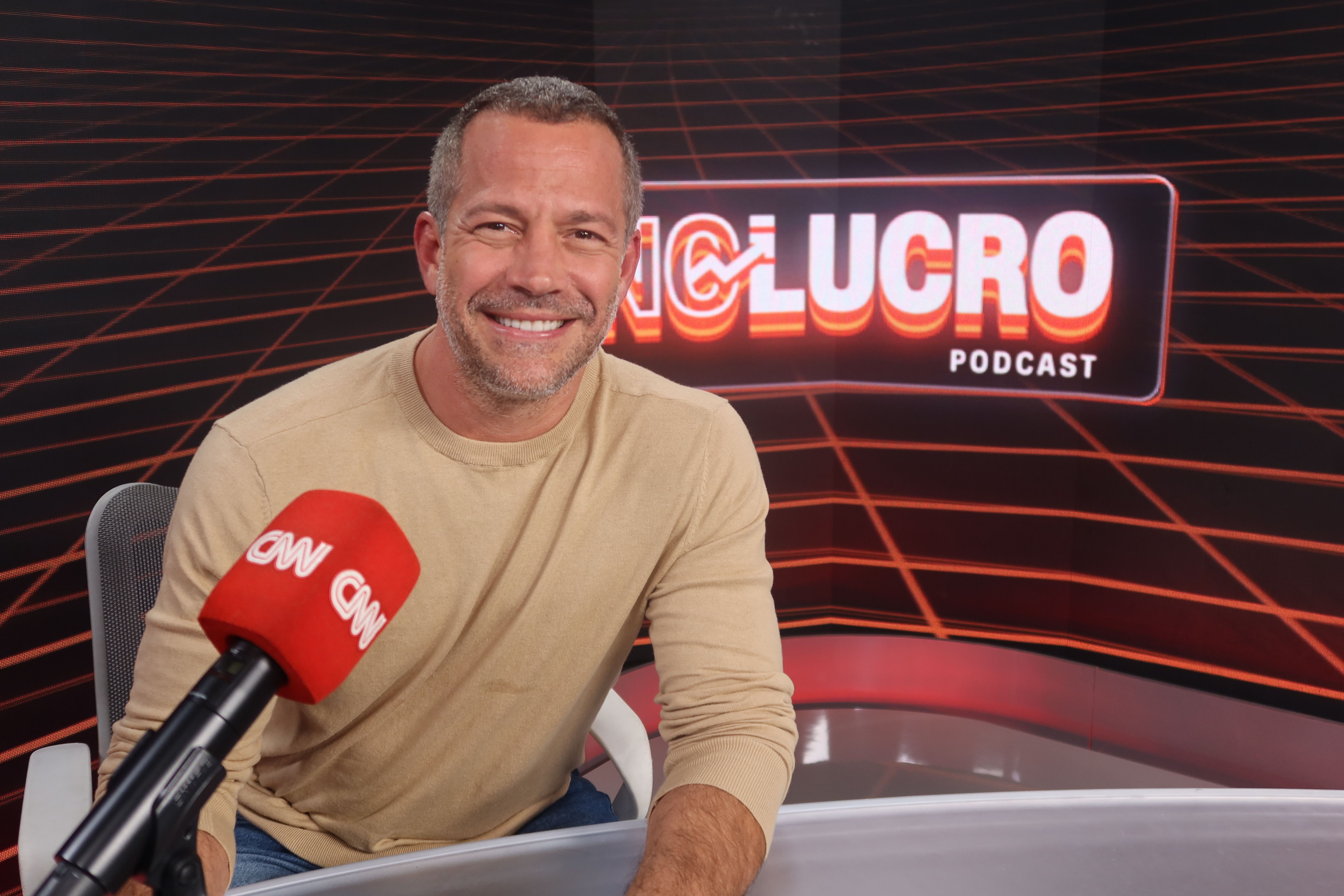 Malvino Salvador é o 20º convidado do podcast No Lucro
