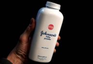 Johnson & Johnson vai parar de vender talco alvo de ações contra item cancerígeno em 2023