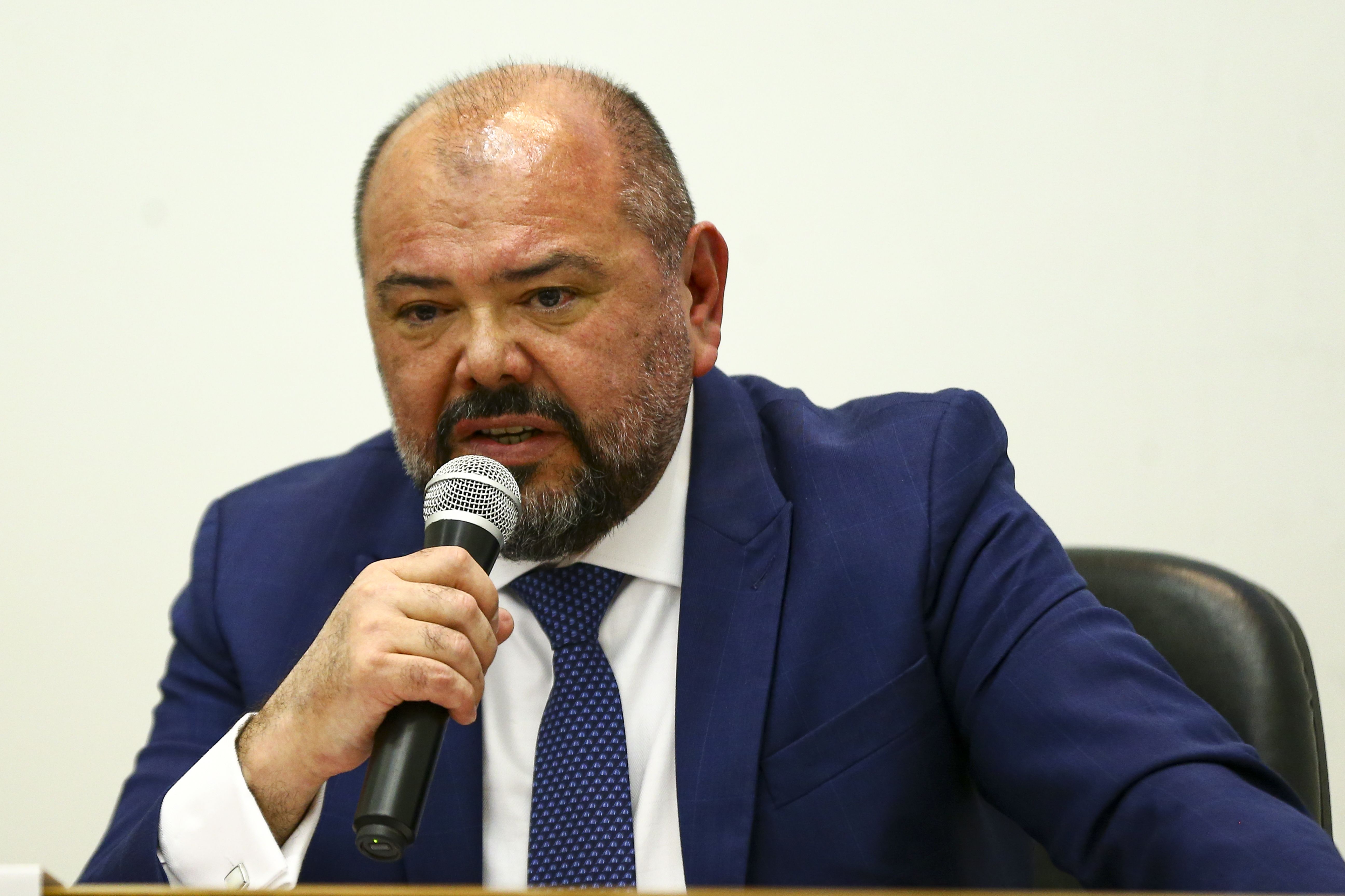 O ministro do Trabalho e Previdência, José Carlos Oliveira, durante entrevista coletiva sobre os benefícios Taxista (BEm Taxista) e Caminhoneiro (Transportadores Autônomos de Carga (TAC)).