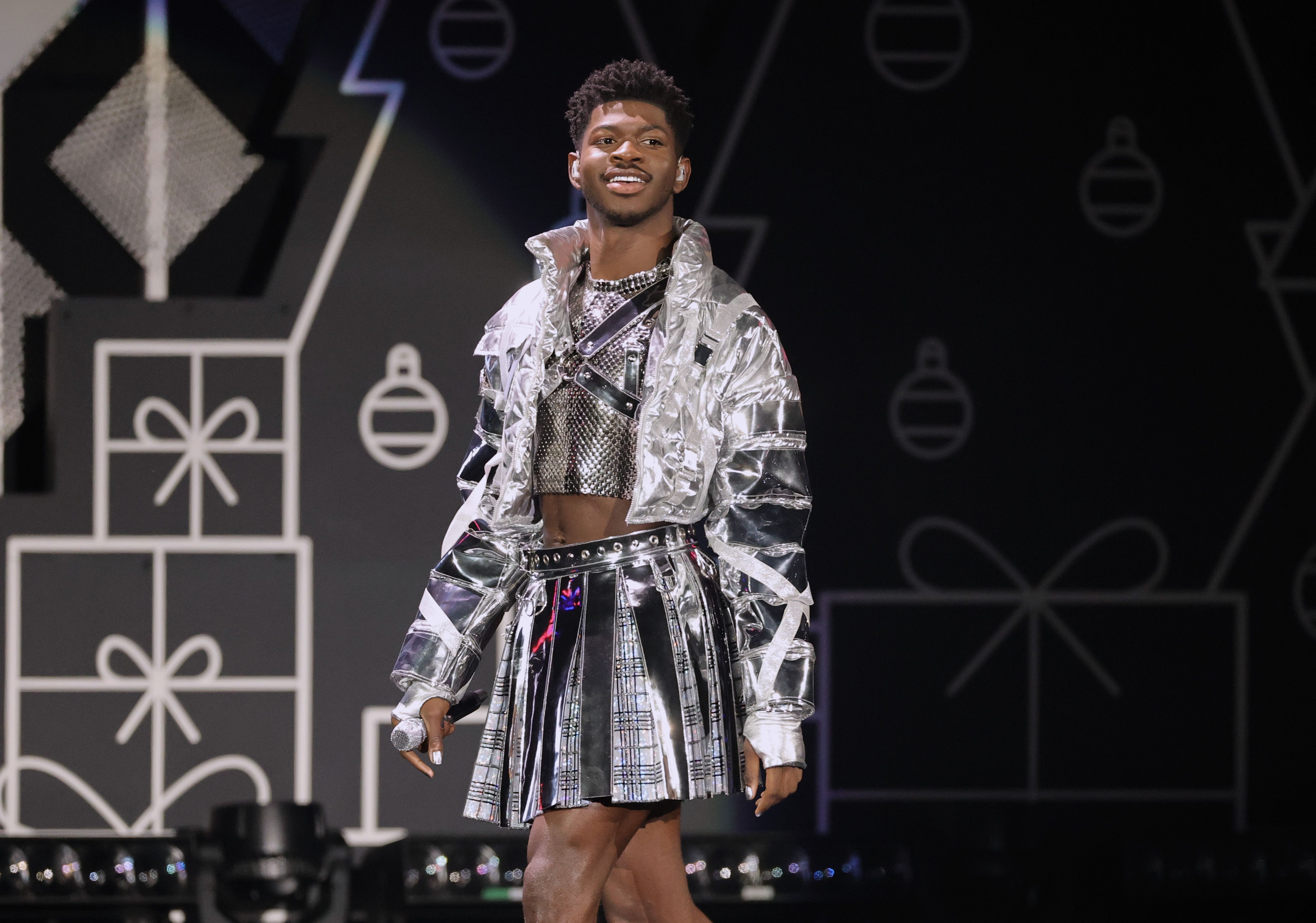 Cantor Lil Nas X durante show / Kevin Winter/Getty Images/iHeartRadio