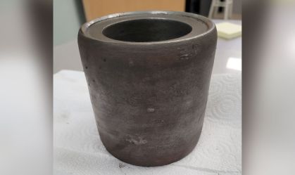 Objeto de metal despenca do céu e quase atinge pessoa nos EUA; peça pode ser de avião