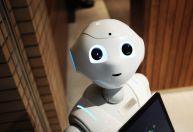 Robôs garçons do Google usam inteligência artificial para buscar refrigerantes