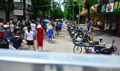 China age para conter surtos de Covid-19 em centros turísticos do Tibete e Hainan
