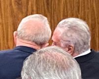 Luiz Inácio Lula da Silva (PT) conversa com Michel Temer (MDB) durante posse do ministro Alexandre de Moraes no TSE