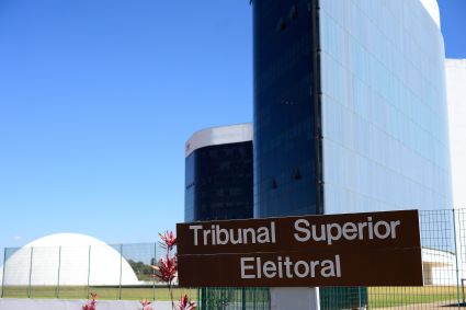 Fachada do edifício-sede do Tribunal Superior Eleitoral (TSE), em Brasília
