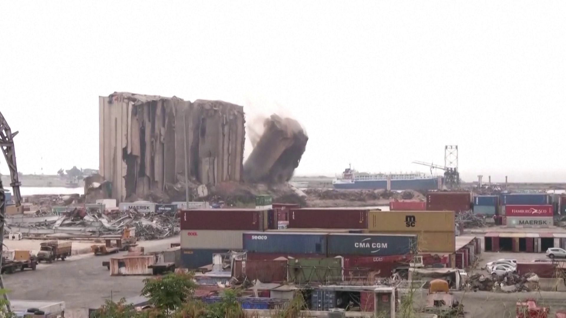 Silos de grãos desabam no porto de Beirute em aniversário de 2 anos da explosão