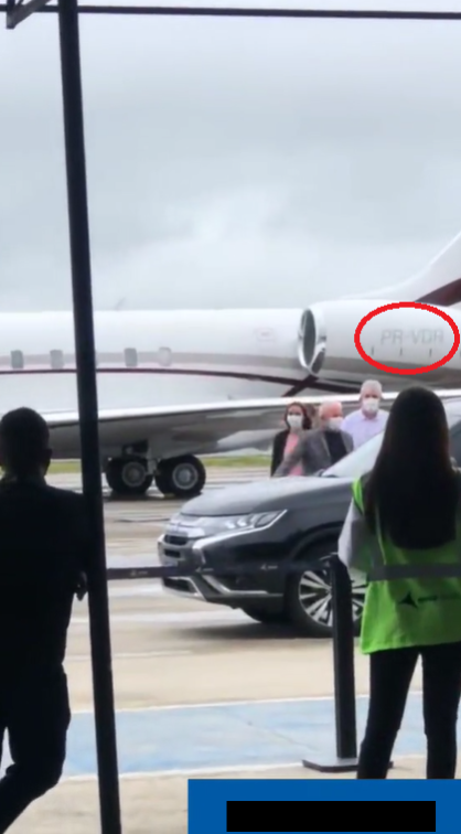 Print do vídeo em verificação em que é possível ver a matrícula do avião usado por Lula. / Projeto Comprova