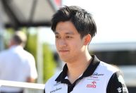 Piloto chinês Zhou vai permanecer na Alfa Romeo em 2023