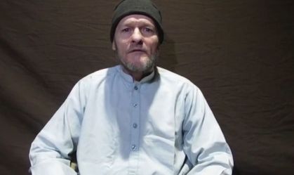 Americano preso por 2 anos no Afeganistão é libertado em troca de prisioneiros