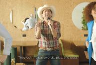 Videoclipes e chapéus de cowboy podem ensinar segurança digital; entenda