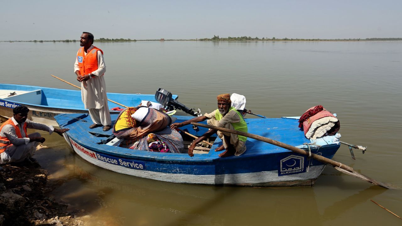 220904235241-pakistan-floods-lake-manchar-swell-intl-hnk
