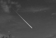 Bola de fogo ilumina o céu noturno em toda a Escócia