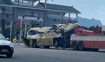 Acidente com ônibus que levava pessoas para quarentena na China deixa 27 mortos
