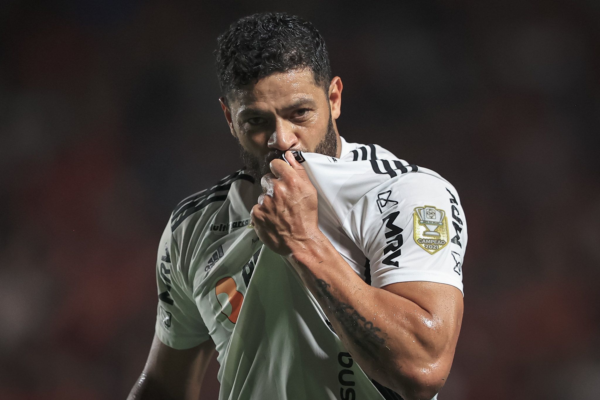 Hulk comemora o primeiro gol do Atlético-MG na vitória contra o Atlético-GO