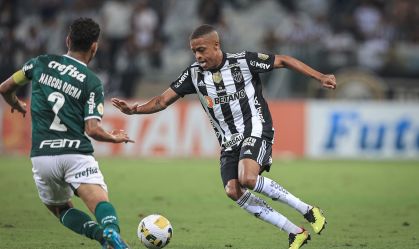 Palmeiras vence Atlético-MG e mantém liderança folgada no Brasileirão